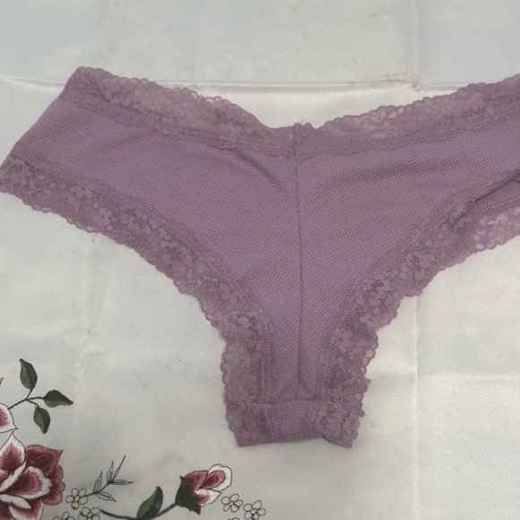 Cheeky LG Victoria Secret - Picture 6 of 6